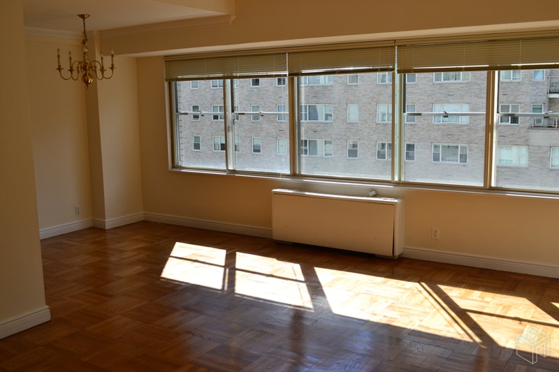 Photo 1 of 57th/5th Huge No Fee Junior 4, Midtown West, NYC, $4,000, Web #: 18697523