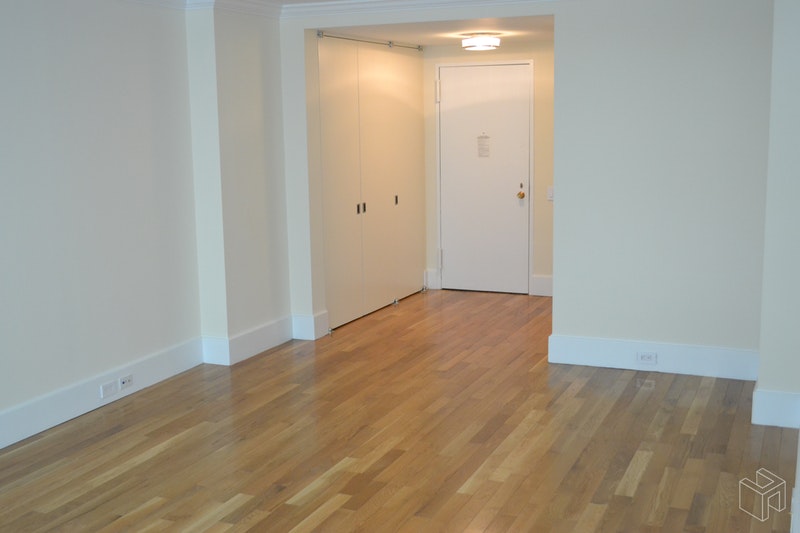 Photo 1 of 57th/5th Huge No Fee Alcove Studio, Midtown West, NYC, $3,100, Web #: 18707387