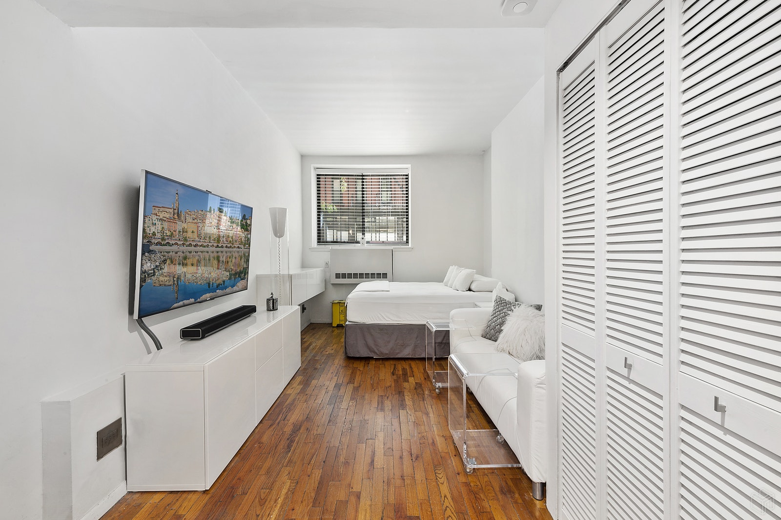 Photo 1 of 160 East 26th Street 1F, Gramercy Park, NYC, $320,000, Web #: 18719835