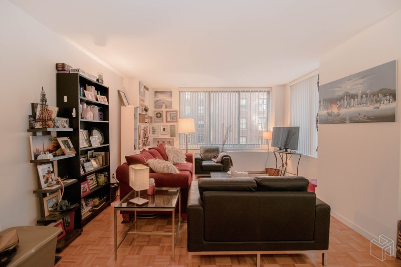 Photo 1 of 145 East 48th Street, Midtown East, NYC, $3,300, Web #: 18783316