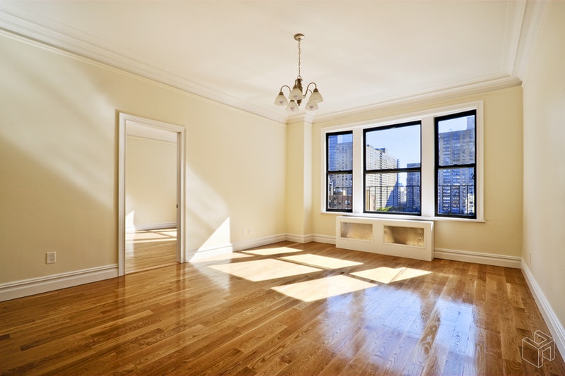 Photo 1 of 260 West 72nd Street 9C, Upper West Side, NYC, $4,995, Web #: 18823183