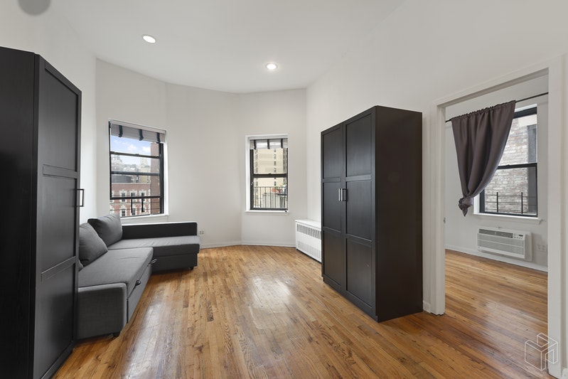 Photo 1 of 330 West 85th Street 6D, Upper West Side, NYC, $3,000, Web #: 18829442