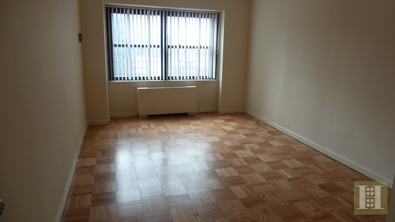Photo 1 of 20 West 64th Street, Upper West Side, NYC, $3,900, Web #: 1882977