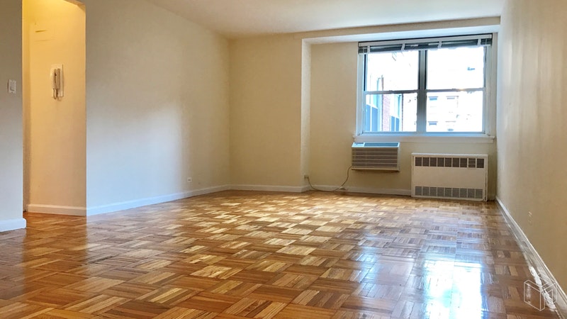 Photo 1 of 201 East 19th Street, Gramercy Park, NYC, $2,795, Web #: 18834842