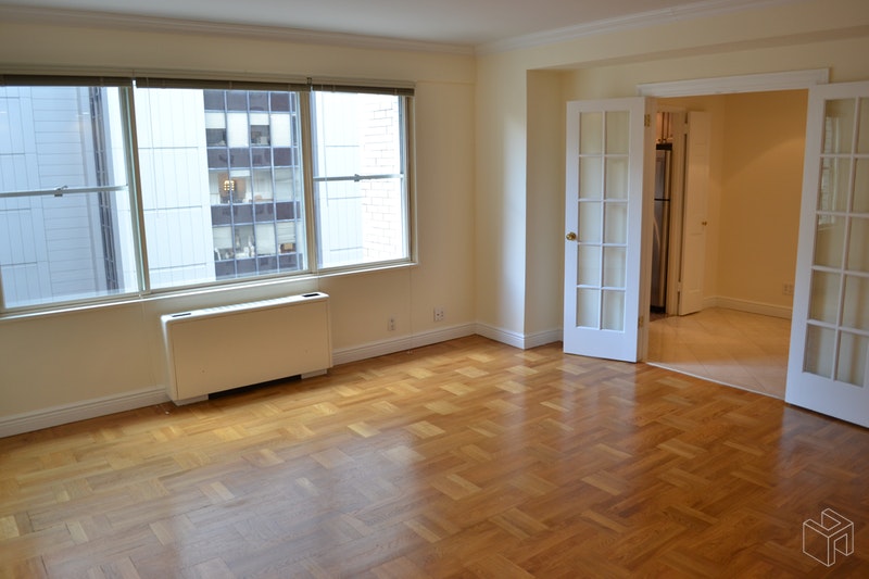 Photo 1 of 57th/5th No Fee One Bedroom, Midtown West, NYC, $3,400, Web #: 18836582