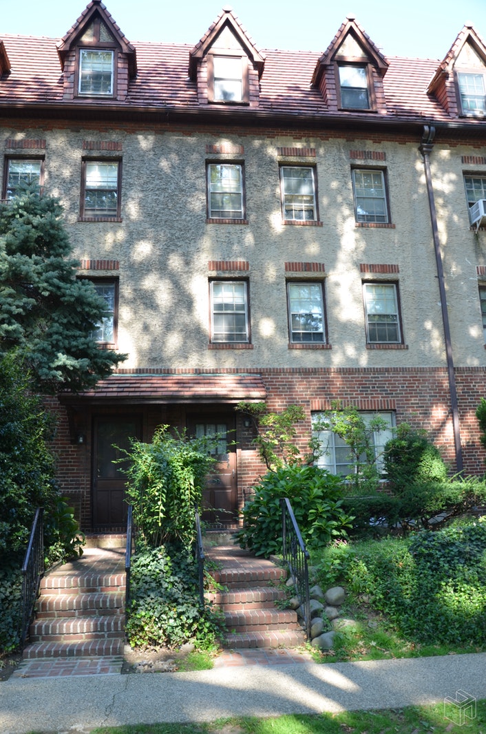Photo 1 of 170 Burns Street 3/4, Forest Hills, Queens, NY, $4,100, Web #: 18921482