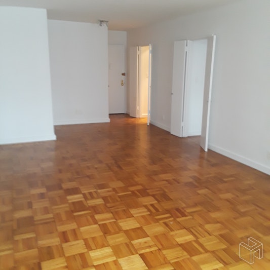 Photo 1 of 65 West 55th Street, Midtown West, NYC, $3,300, Web #: 18933780