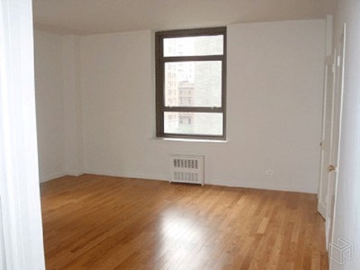Photo 1 of Park Avenue, Midtown East, NYC, $3,200, Web #: 18952548