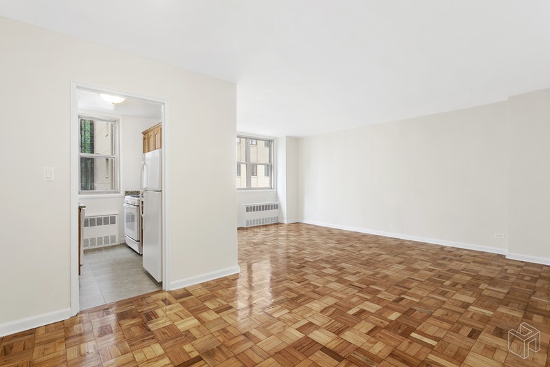 Photo 1 of 222 East 19th Street 9F, Gramercy Park, NYC, $3,995, Web #: 18970583