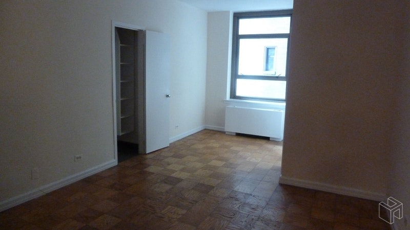 Photo 1 of Park Avenue, Midtown East, NYC, $2,850, Web #: 19010106
