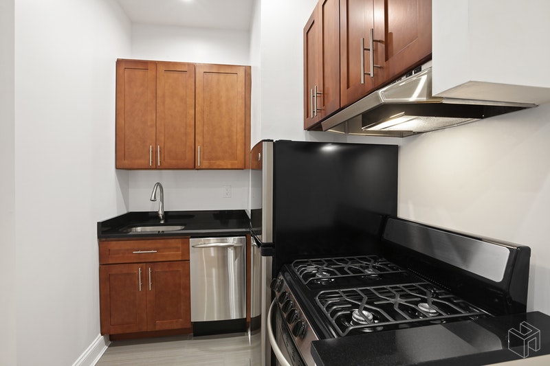 Photo 1 of 330 West 85th Street 2ndfl, Upper West Side, NYC, $2,150, Web #: 19010120
