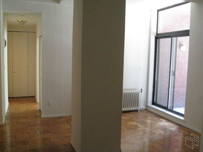 Photo 1 of 160 Front Street 2A, Lower Manhattan, NYC, $3,295, Web #: 19012192
