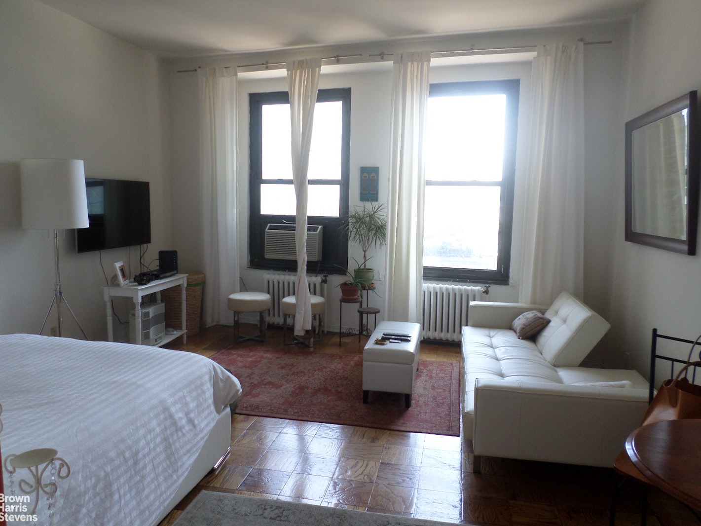 Photo 1 of 160 Front Street 7D, Lower Manhattan, NYC, $2,295, Web #: 19012195