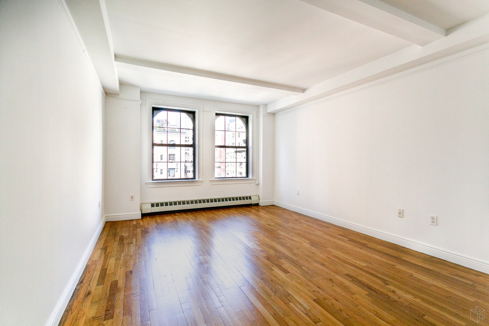 Photo 1 of 17 Park Avenue 1602, Midtown East, NYC, $4,995, Web #: 19113017