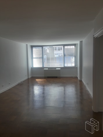Photo 1 of 155 East 55th Street, Midtown East, NYC, $3,350, Web #: 19117637