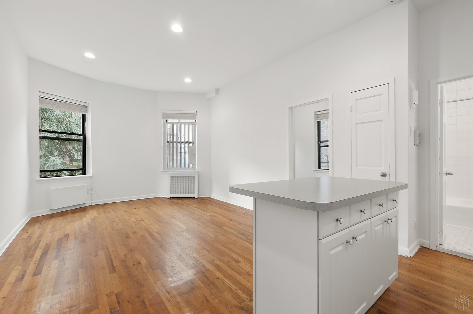 Photo 1 of 330 West 85th Street 4D, Upper West Side, NYC, $2,695, Web #: 19192426