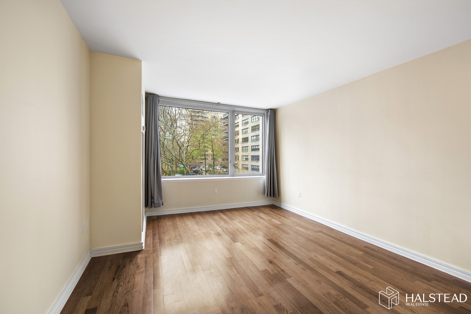 Photo 1 of 200 West End Avenue 4J, Upper West Side, NYC, $4,400, Web #: 19249844