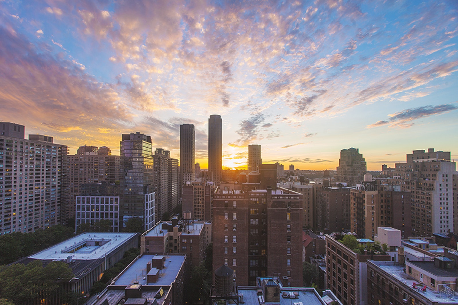 Photo 1 of 201 West 70th Street 22A, Upper West Side, NYC, $850,000, Web #: 19291478