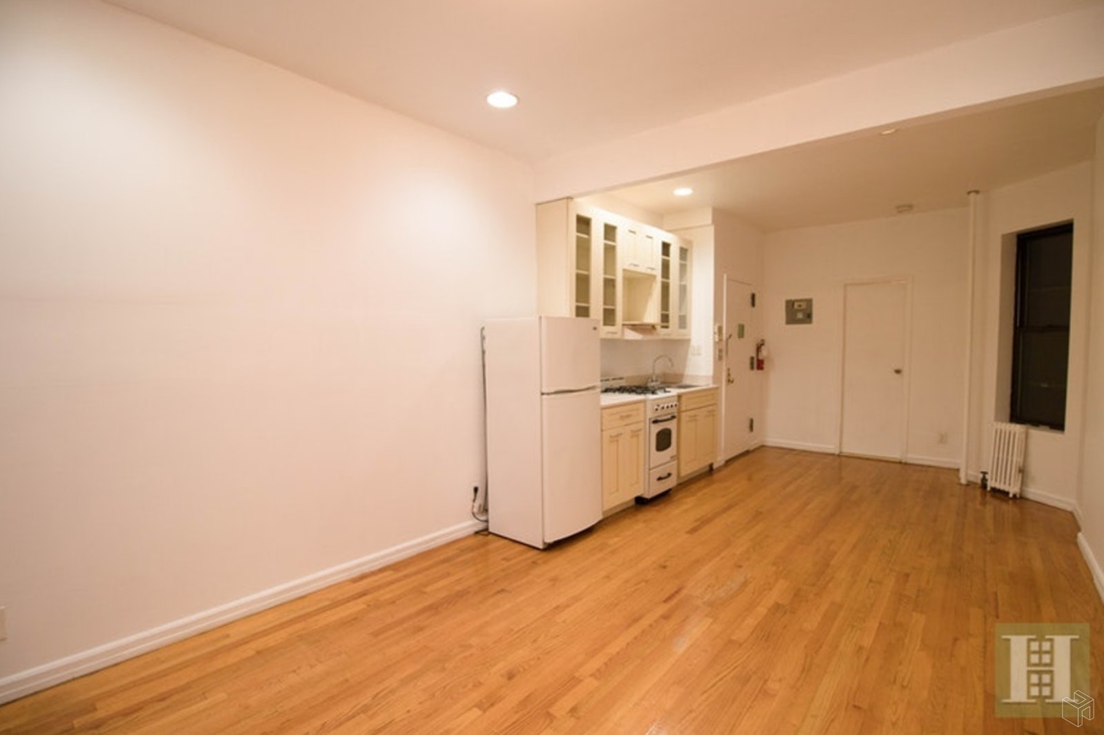 Photo 1 of 436 West 49th Street, Midtown West, NYC, $2,000, Web #: 19340521