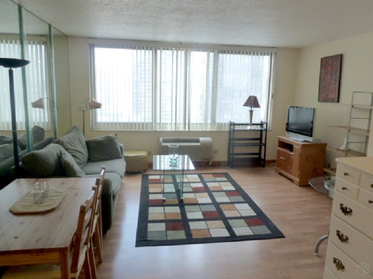 Photo 1 of 333 East 45th Street, Midtown East, NYC, $3,000, Web #: 19464889