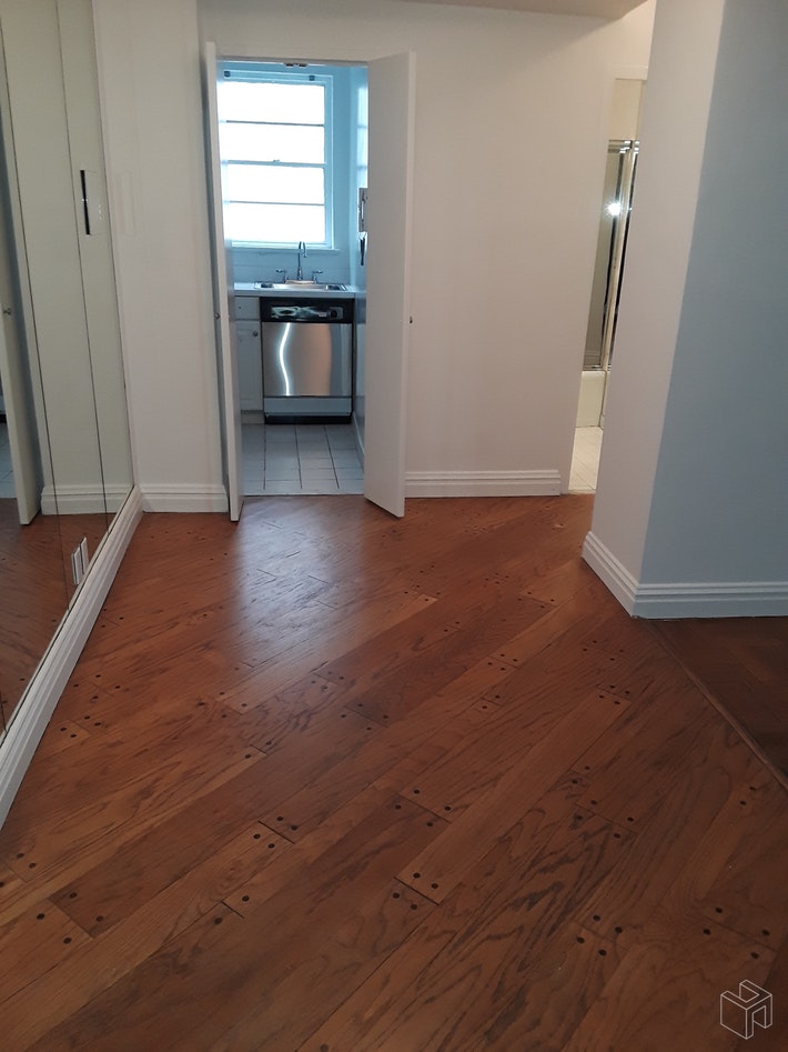Photo 1 of 210 East 58th Street, Midtown East, NYC, $3,495, Web #: 19474046