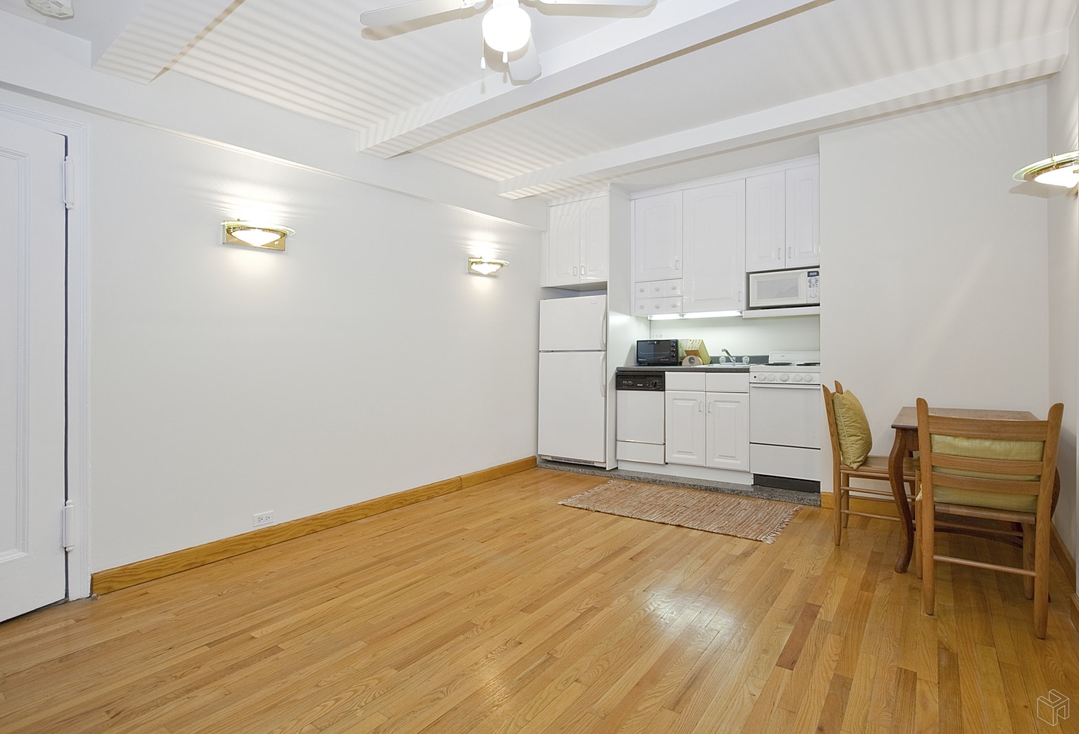 Photo 1 of 333 East 43rd Street, Midtown East, NYC, $2,050, Web #: 19483445