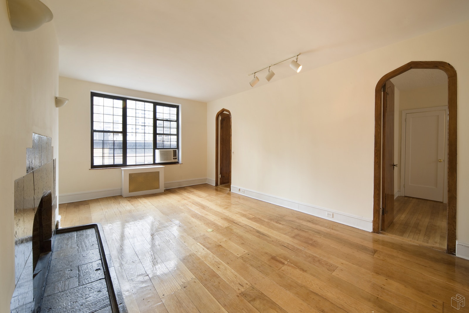 Photo 1 of 251 West 71st Street, Upper West Side, NYC, $5,850, Web #: 19515760
