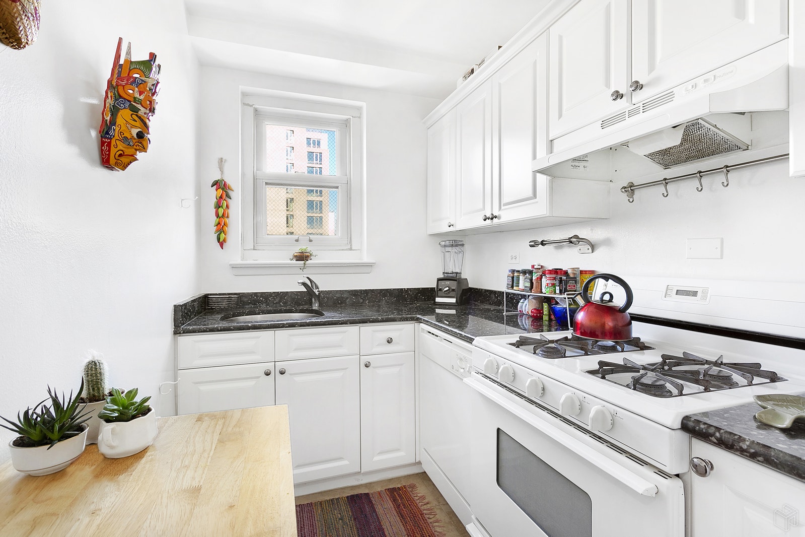 Photo 1 of 201 East 19th Street 15L, Gramercy Park, NYC, $4,150, Web #: 19519944