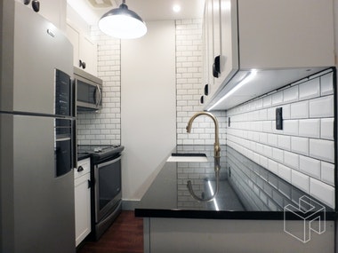 Rental Property at 31 Brooklyn Avenue 3C, Bedford Stuyvesant, Brooklyn, NY - Bedrooms: 3 
Bathrooms: 2 
Rooms: 5  - $3,499 MO.