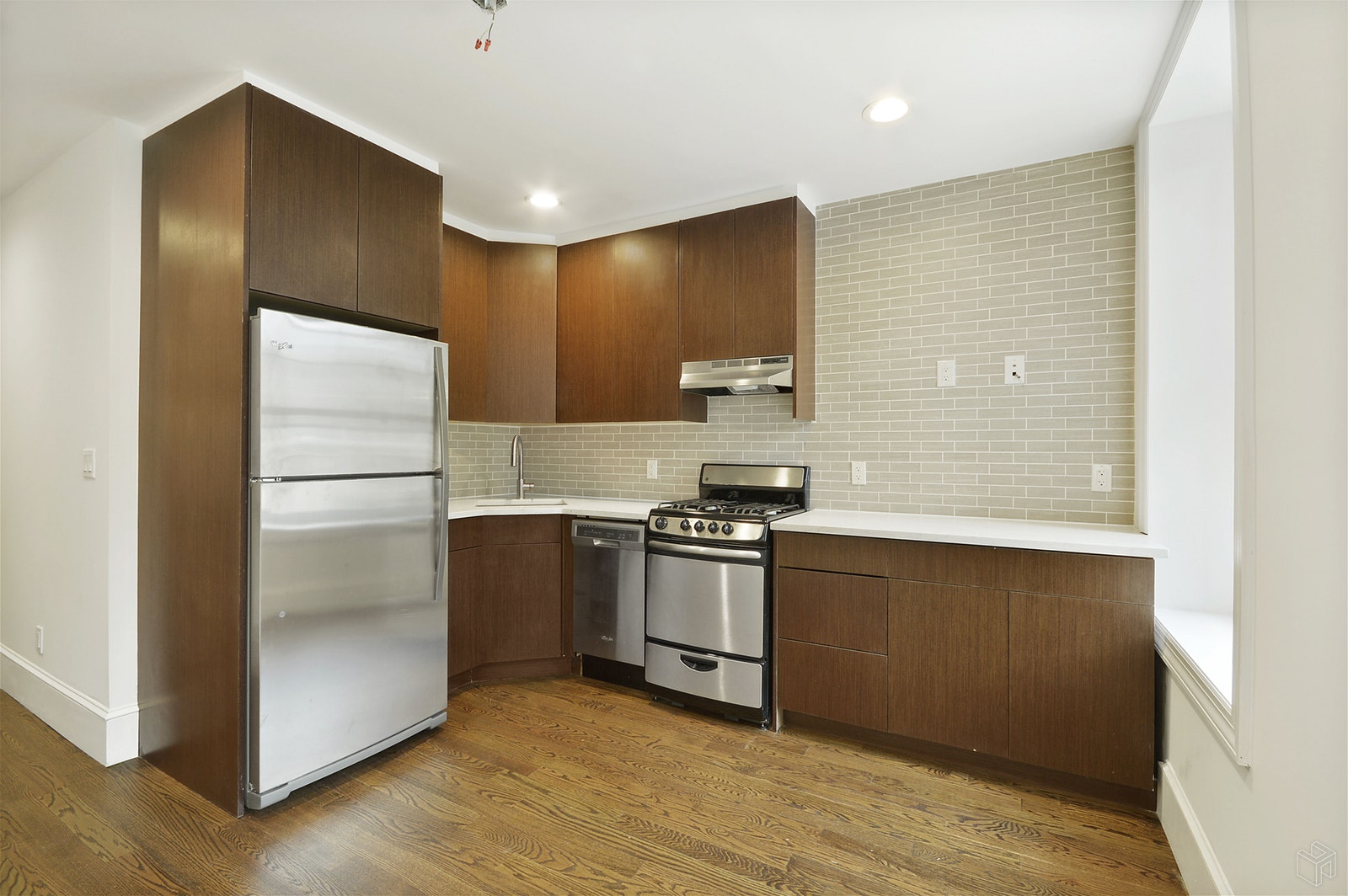 Photo 1 of 407 East 6th Street 3, East Village, NYC, $4,995, Web #: 19531577