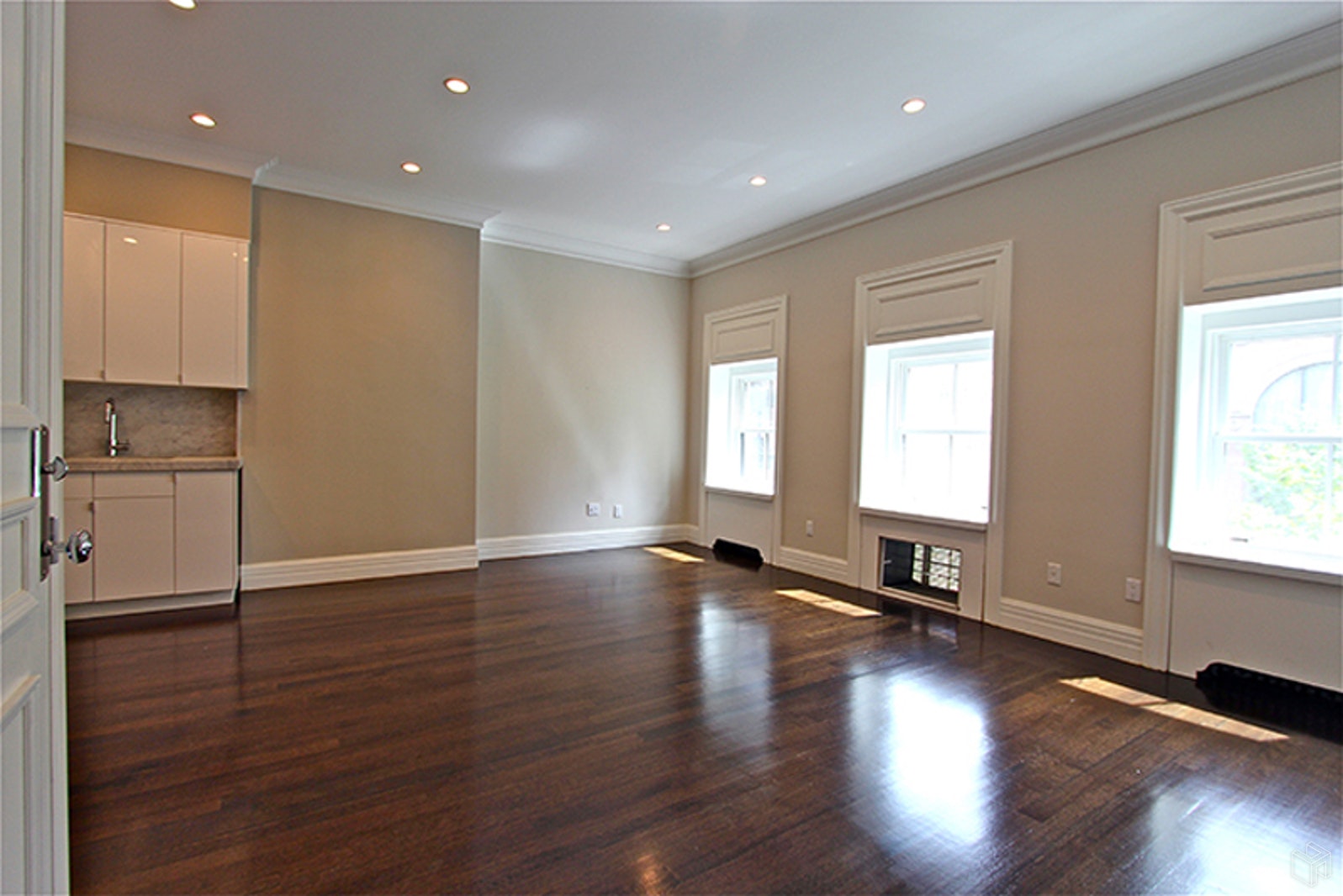 Photo 1 of 133 East 36th Street 5, Midtown East, NYC, $4,595, Web #: 19540289