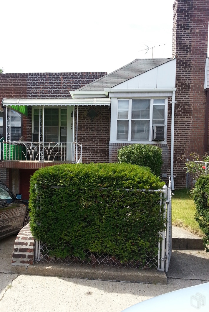 Photo 1 of 28 -46 56th Place, Woodside, Queens, NY, $730,000, Web #: 19578870
