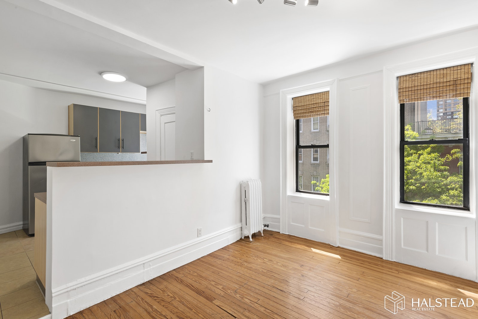 Photo 1 of 411 West 44th Street 21, Midtown West, NYC, $492,000, Web #: 19602293