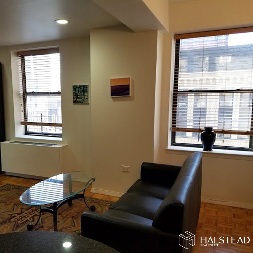 Photo 1 of 150 West 51st Street 1518, Midtown West, NYC, $3,195, Web #: 19820688