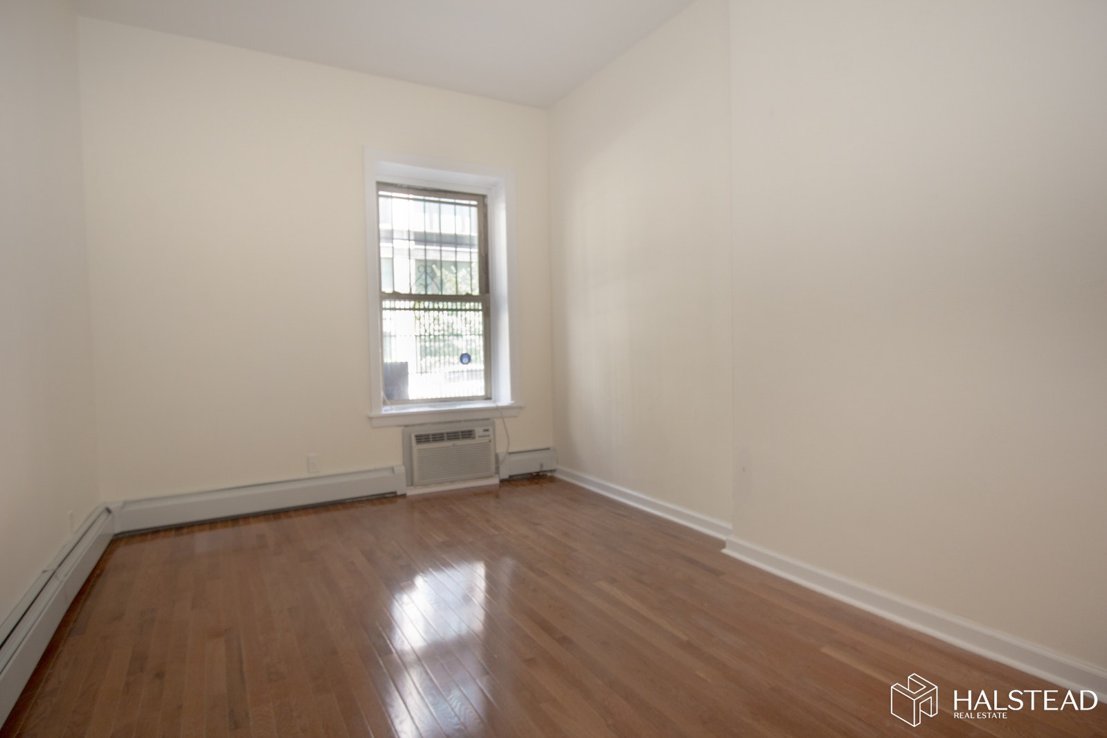 Photo 1 of 216 East 13th Street, East Village, NYC, $2,050, Web #: 19887771