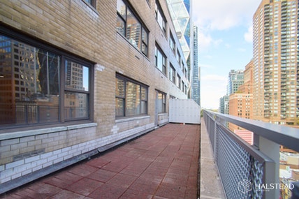 Rental Property at 300 West 55th Street D18, Midtown West, NYC - Bedrooms: 2 
Bathrooms: 1 
Rooms: 4  - $4,700 MO.
