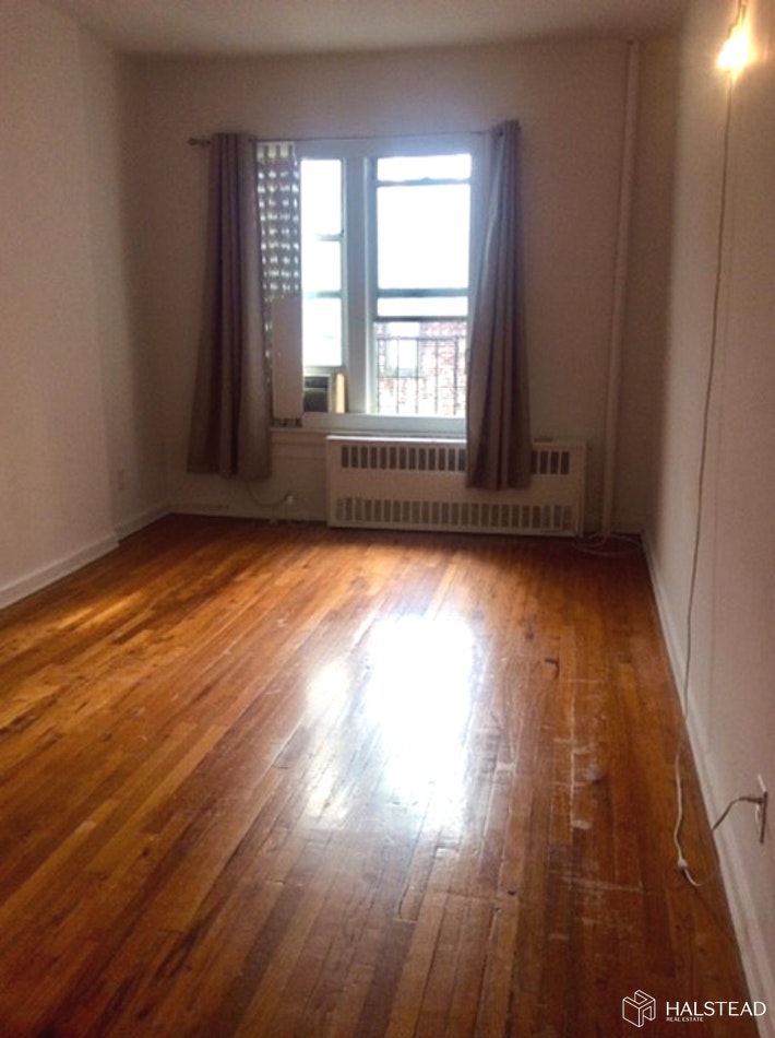 Photo 1 of 406 West 51st Street, Midtown West, NYC, $2,150, Web #: 19931410
