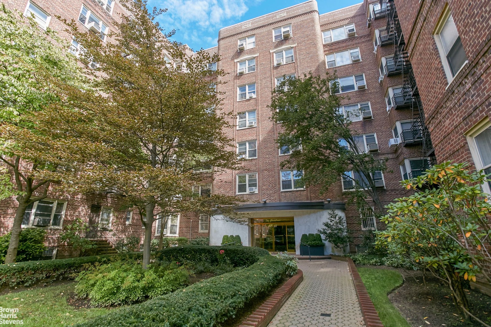 Photo 1 of 68-61 Yellowstone Blvd 419, Forest Hills, Queens, NY, $655,000, Web #: 19936656