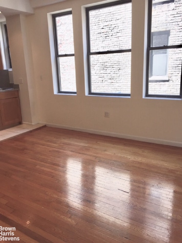 Photo 1 of 350 West 55th Street 5G, Midtown West, NYC, $2,750, Web #: 20066853