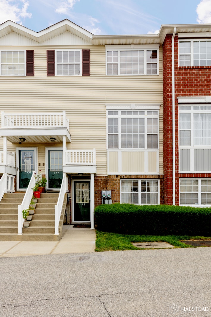 Photo 1 of 153 Surf Drive 49, Soundview, New York, $370,000, Web #: 20104361