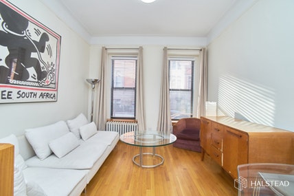8 West 105th Street, Upper Manhattan, NYC - 2 Bedrooms  
1.5 Bathrooms  
5 Rooms - 