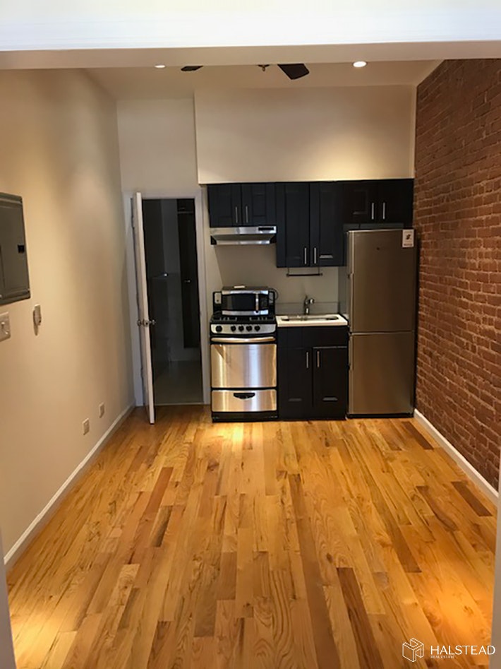 Photo 1 of 210 West 82nd Street, Upper West Side, NYC, $1,999, Web #: 20163931