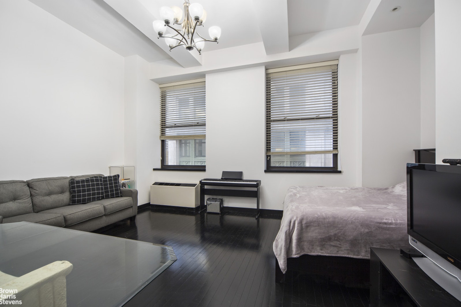 Photo 1 of 20 Pine Street 709, Financial District, NYC, $2,750, Web #: 20208041