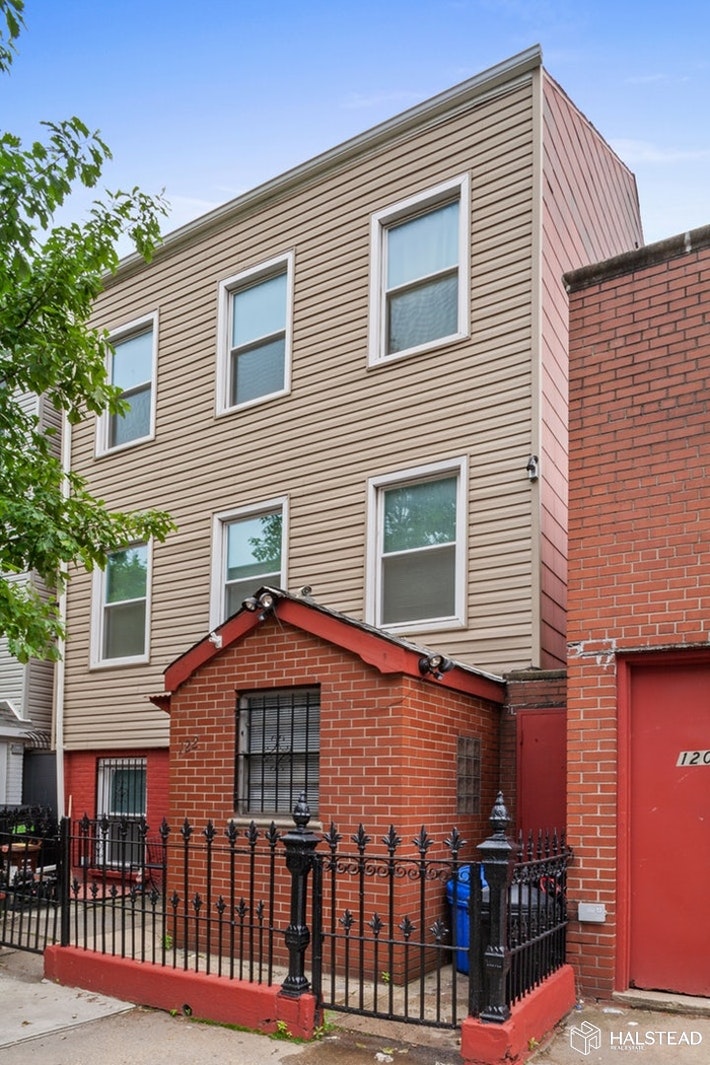 122 8th Street