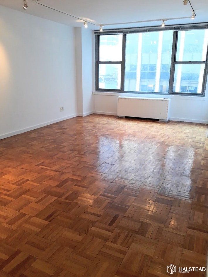 Photo 1 of 65 West 55th Street 9F, Midtown West, NYC, $2,750, Web #: 20231909