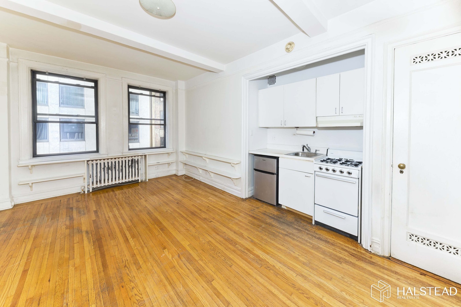Photo 1 of 457 West 57th Street 514, Midtown West, NYC, $242,500, Web #: 20254367