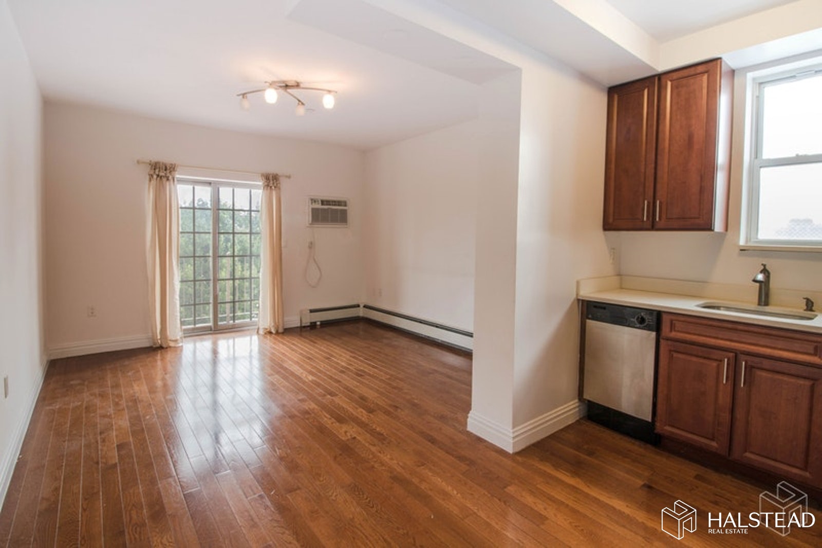 25 -25 NEWTOWN AVENUE