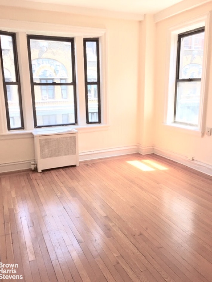 Photo 1 of 350 West 55th Street 9E, Midtown West, NYC, $2,962, Web #: 20283582