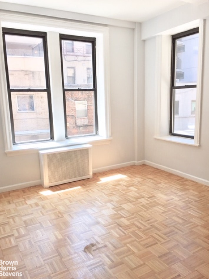 Photo 1 of 350 West 55th Street Gr14, Midtown West, NYC, $1,662, Web #: 20283719