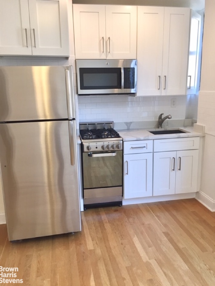 Photo 1 of 350 West 55th Street 6G, Midtown West, NYC, $2,095, Web #: 20283852